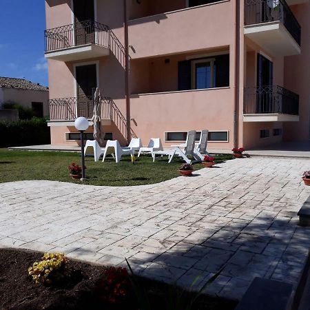 Appartanvilla Savale Pachino Exteriör bild